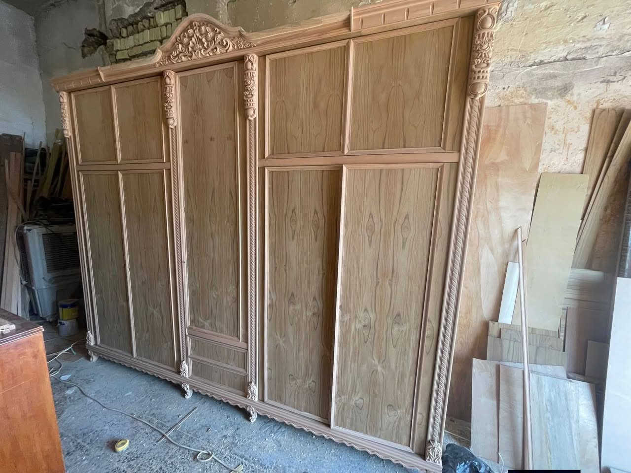 سلام عليكم يوجد الدينه كافت نواع النجاره البيبان وغرف وكناتير بنسب السعار الستفسار *********** يوجد واتساب
