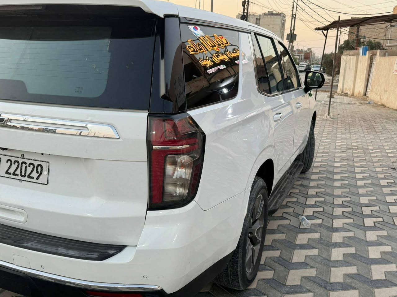 السلام عليكم سياره تاهو للبيع حادثها بنيدر وجاملغ مديل 2022 بسمي ***********
