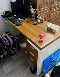 ميز مكتب خشب الوجه لون الصاج فية مجرات عدد٣ متحركة نظافة ٩٥٪؜  للتواصل...