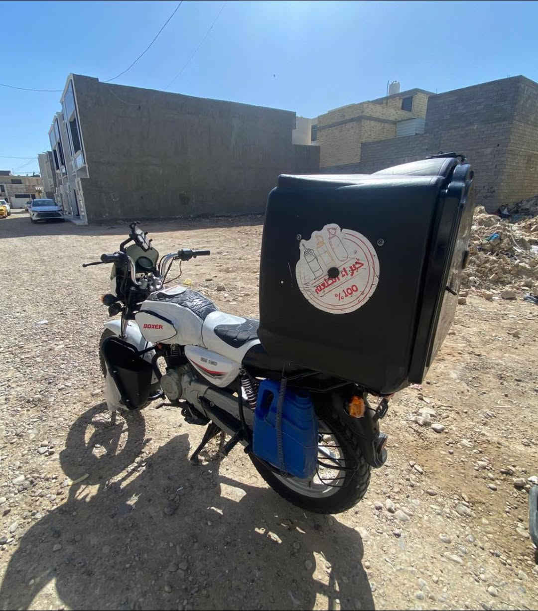 سلام عليكم دراجه بوكسر للبيع بيها خيط  الدراجه كلشي بيها جديد اشاير + مازده + تايرات خلفي امامي جديدات + حته صفاحيات جدد /موديل 19 بدون اوراق اكفلكياها من كلشي بـَسہ ماعده المحرك رقميي *********** البياع
