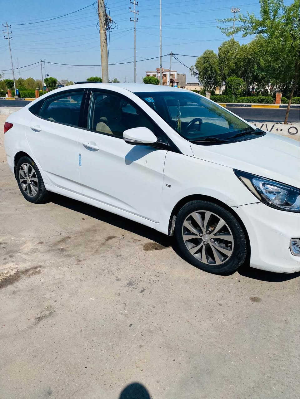 سلام عليكم للبيع  اكسنت 2012 خليجي مكينه 1600 دوش رقم بصره دولي سنويه جديده سياره كفاله من الضربه والتبديل بيه صبغ بنيد بدون فتح وتبديل  تبريد  منضومه كامله مبدله جديده وحداده كله مبدله جديده كهربائيات كله شغاله  مكانه البصره سعر 69 وبيه مجال قليل رقم *********** البصرة, العراق
