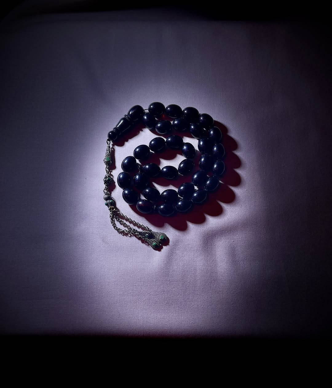 متوفر جميع انواع السندلوس وبأحجام مختلفه للأستفسار زيارة صفحتنا على مواقع التواصل الاجتماعي kharza.26@ واتس *********** خِرزه للسبح والاحجار الكريمه
