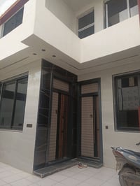 دار للبيع 160متر الشعله قطاع الثاني 7غرف 4حمامات بناء جديد الطابق الار...