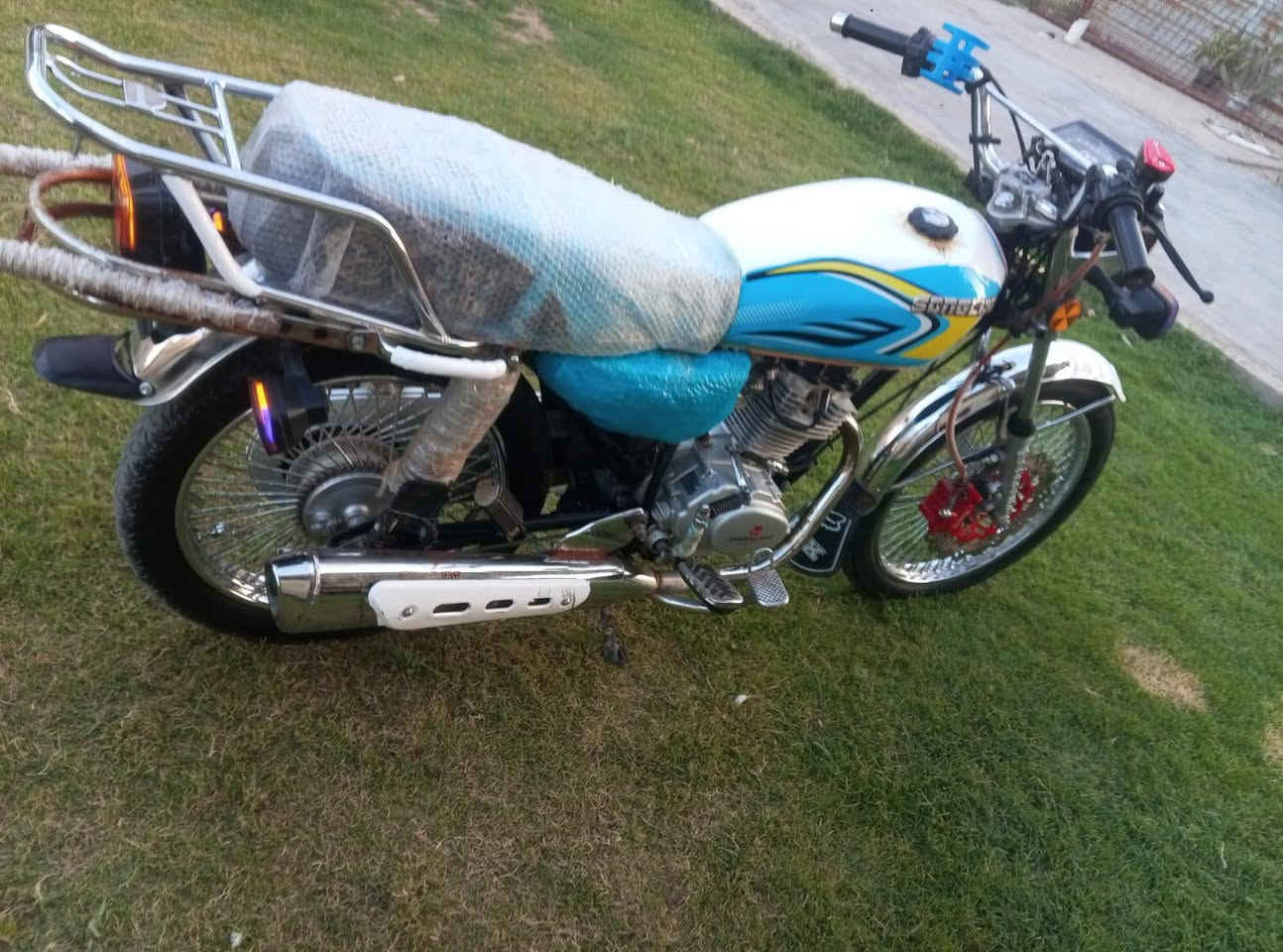 سلام عليكم اخوان دراجه للبيع مكفوله كلشي شغال اوراق كامله اصوليه السعر 650وبيها مجال الشراي يراسل ويدلل***********
