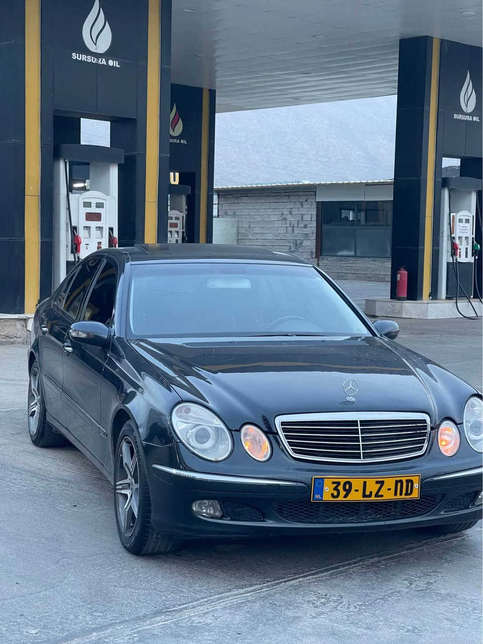 E class2004 (320)
مارسيدس بينز 
مؤديل2004 
حجمى مه كينه (320)
سياره ئه و روپيه 
نمونه له جوانى بي ده حمو ليدران 
سبوخ سه خفو حيزام به شه رت  
گيرو و مه كينه و كارباي به شه رت 
سيلات پيشو بشت حساس  
بيلاد ده بل حادي مه رخوب
منفيس ئه سلاي له گه له 
سيرفز كامل كراوه 
سحرى خوار هه موو بازار (70$) مجاليكي برايانه 
سه وداش ئه كه م له سه ر دل گرتن 
***********
*********** أربيل, العراق
