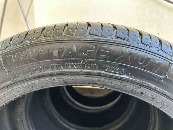 للبيع تخم تاير هيلو صيني قياس 215/45/17 اخو الجديد انتاج 2023 نظافته 90% لارگعه ولافتيله السعر 150 ألف قفل يوجد توصيل لكل المحافظات ***********
