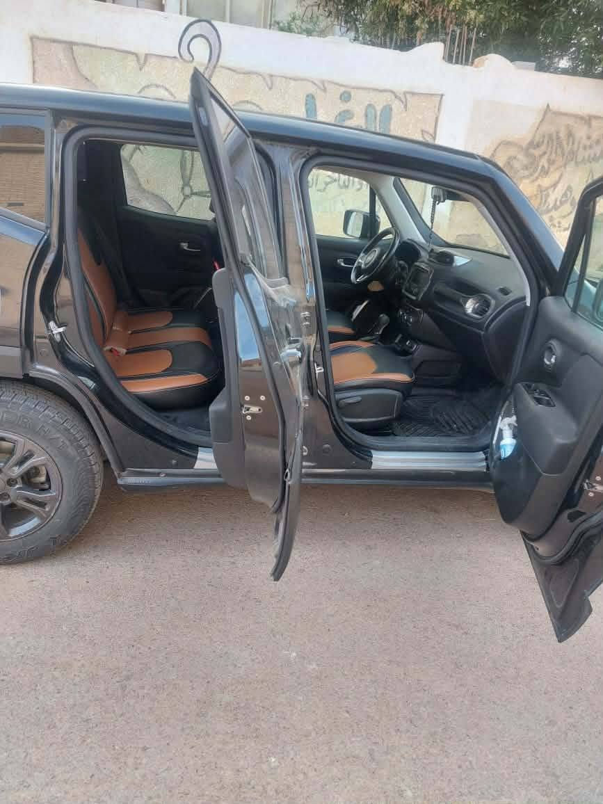 جيب رينجيد موديل 21 فئه اولى
اللون اسود 
عداد 55.000 km
رخصه سنتين 
مرور البحر الاحمر 
مالك اول  من الزيرو
صيانات منتظمه بالتوكيل بالفواتير 
طقم كاتوش جديد   فابريكة بالكامل بره و جوه حاله ممتازه جدا 
مثبت سرعه
تحديد خروج المسار 
حساسات خلفيه 
فاميه  خلفي وجانبي  مثبوت ف الرخصه
  و بطاريه زيرو  تكييف تلاجه موتور و الشاسيه صالون زيرو شاشه تاتش المفتاح الاسبير لم يستخدم موتور و فتيس و عفشه حاله ممتازه جدا ولا تحتاج إلى اى مصاريف نهائى عربيه عمليه +شكل شبابي+اعتماديه  عاليه +ثبات وارتفاع عن الأرض مناسب لاي طريق  العربيه يعتبر كسر الزيرو
او حالة الزيرو

 

مكان المعاينه البحر الاحمر رأس غارب أو الغردقه


**إذا كنت صاحب هذا الإعلان وتريد حذفه لأي سبب، رجاءا أرسل رسالة إلى الدعم الفني**