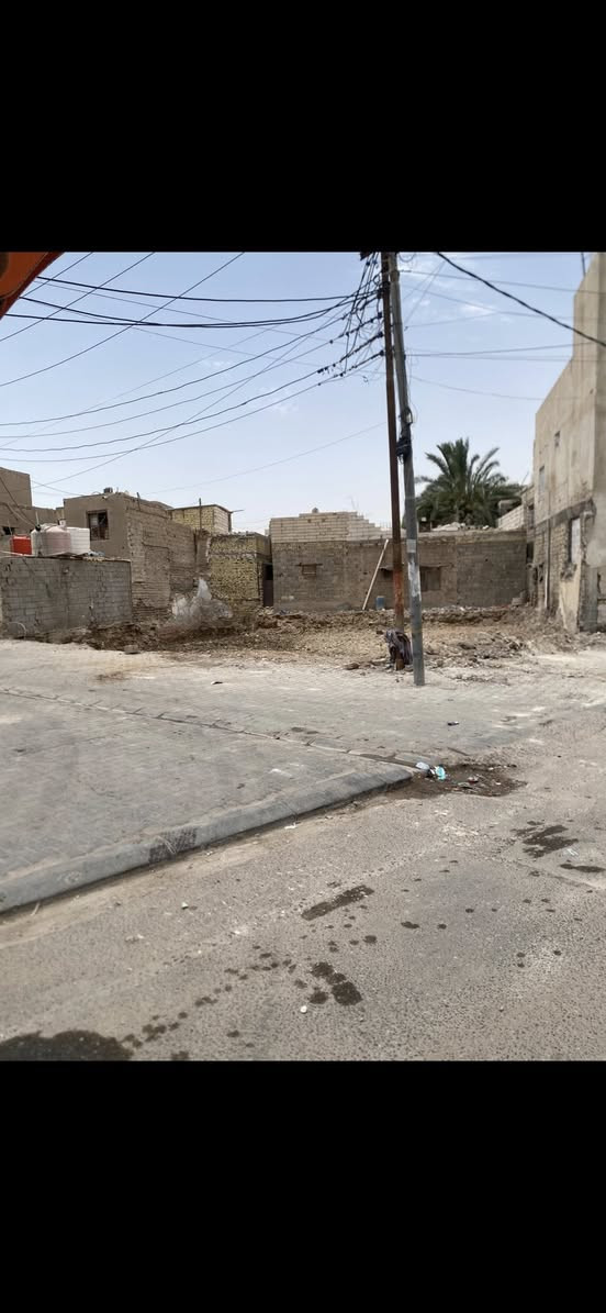 اليوم وبفضل الله تم 
تفليش وهدم بيت. بمساحة ٣٠٠م في منطقة الصبخه شارع العماره وتم نقل الأنقاض وقلع القطعه ودفنها بالجلمود والأسمنت والسبيس وحدلها طبقتين للأستفسار *********** أو  ***********

