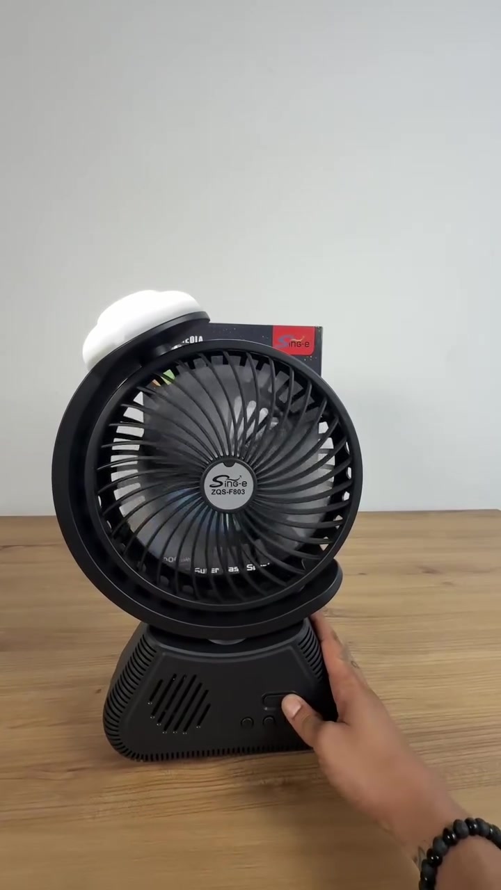 مروحة سبيكر + ضوء 803🔥🔥🔥
الميزات:

مروحة بتصميم عصري وبسيط مع مكبر صوت واضاءة LED

3 ريش للمروحة مع ثلاث سرعات للتشغيل

بطارية من الليثيوم ذات سعة كبيرة 6000 مللي امبير

ازرار للتشغيل والايقاف والتحكم بالصوت والسرعة والضوء

المدخلات:USB,TF,DC 5V, بلوتوث

منفذ نوع تايب سي مع الكيبل

زر خلفي للتشغيل والايقاف

المنتج يعمل على الشحن الكهربائي

الطاقة:10 واط

ابعاد المنتج: القطر26  الارتفاع 42 سم

طول السلك: 25 سم

المنشا: الصين


**إذا كنت صاحب هذا الإعلان وتريد حذفه لأي سبب، رجاءا أرسل رسالة إلى الدعم الفني**