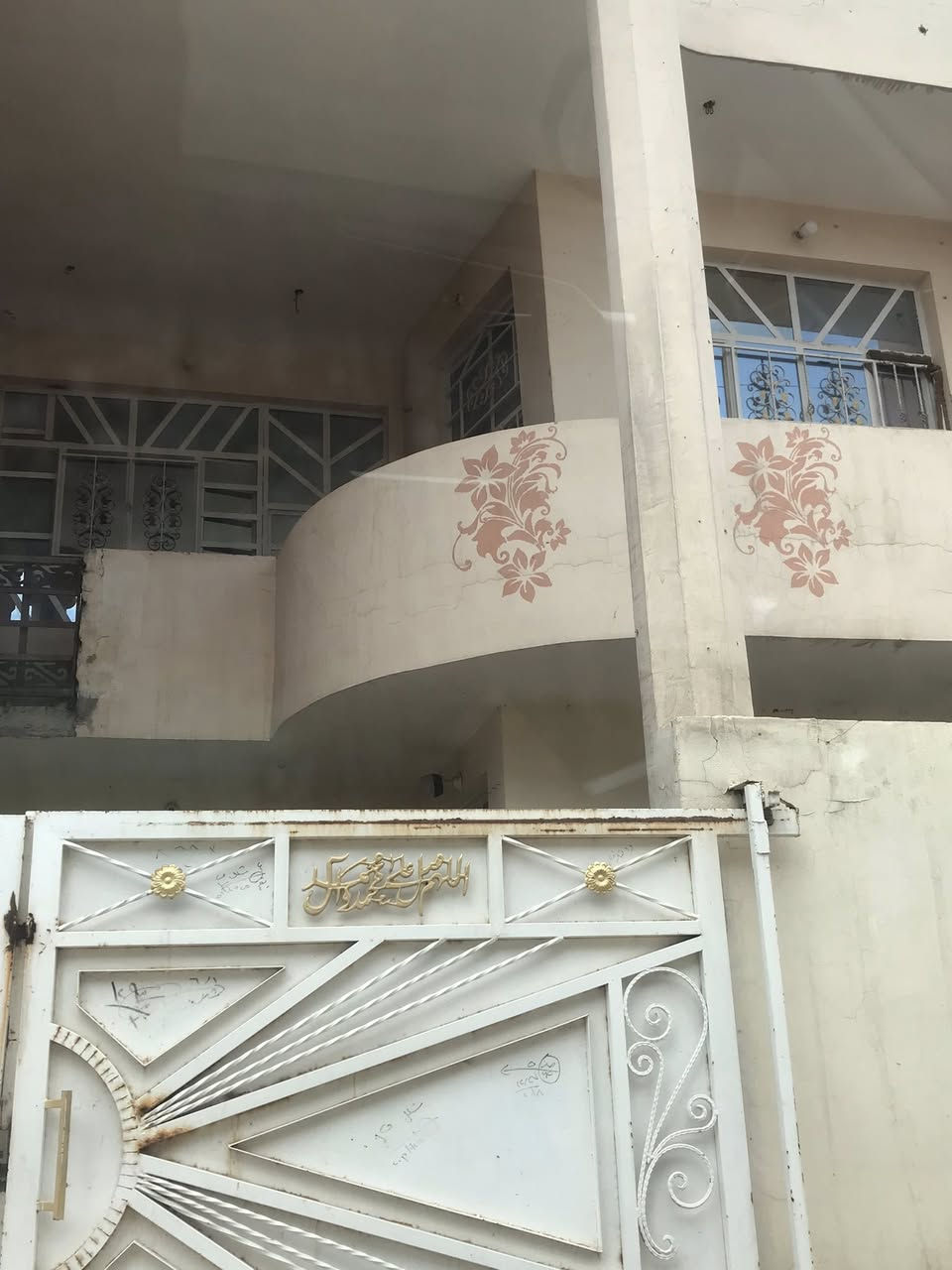 دار للبيع
مساحه..١٥٠ متر 

جنس العقار.. طابو صرف مشاع 

الموقع… بعقوبه حي المصطفى ٧ نيسان 

نقطه داله… خلف المعهد كويا مباشر مدخل الجديد 

حاله البناء…طابقين ٤ غرف نوم مطبخ صاله استقبال كراج 

نسبه النظافه… يحتاج صبغ الدار خارج داخل فقط 

السعر… ((٢٠٠ ))مليون قابل للتفاوض 

الإتصال والتواصل …***********

مكتب النخبه ..
