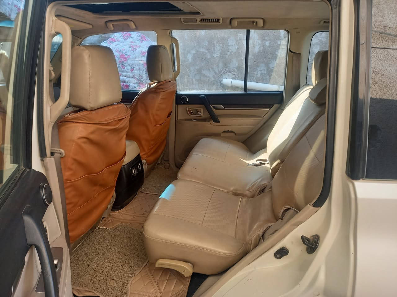 السلام عليكم
باجيرو حبتور موديل 2009 فول مواصفات
لون ابيض صدفي 
بأسمي تحويل اي يوم يعجبك
 رقم بغداد
 سيارة جديدة 
مواصفات فول 1/1 
كشنات جلد وبعدهن جدد
دبل كشن كهرباء 
٧ راكب 
فول تحكم استيرن 
بلوتوث حبتور 
دمام حبتور 
شاشة
فتحه سلايت 
٣ قطع تبريد 
محرك 6 سلندر 3500
فور ويل دفع رباعي 4x4
مري شفط 
ويل حجم 17
معروفة مواصفات الحبتور
ماشيه 135 
سيارة مال بيت كامله من كل النواحي بدون نقص برغي 
مكان السياره بغداد
السعر 130 وبيها مجال
للاستفسار الاتصال وتساب مفتوح
***********
