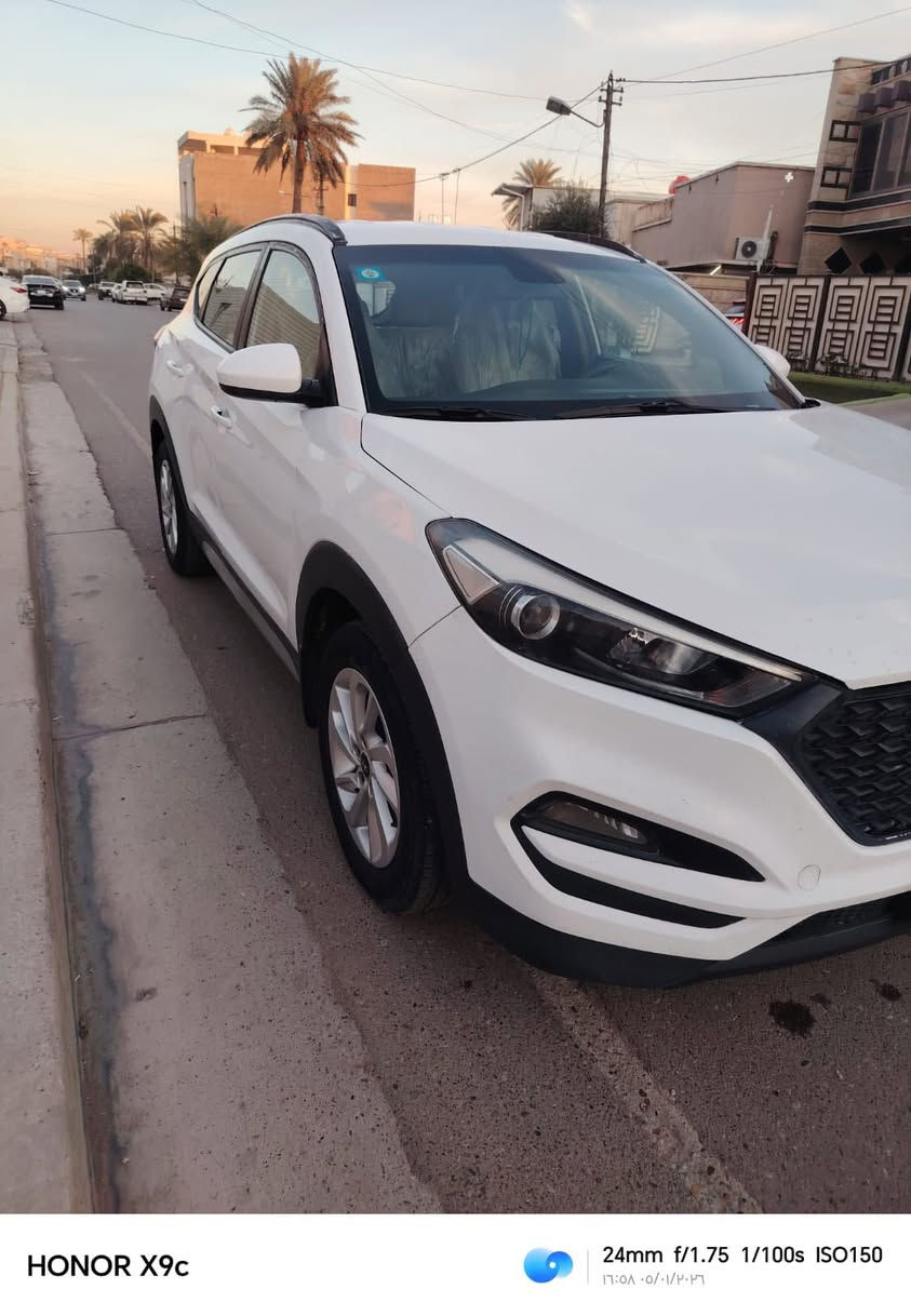 السلام عليكم 
للبيع توسان 
موديل 2018
رقم بغداد دولي 
وارد امريكي 
حادث بنيد 
بدون دواخل 
بيها 5 قطع صبغ 
محرك كير مكفولات 
محرك 2000
صدر امامي خلفي جديد 
تخم تاير نضيف 
مواصفات السياره 
بصمه تشغيل 
كشنات تدفئه 
شاشه كامره 
تحكم استيرن جهتين 
السيارة ماشيه 68
السعر 145 وبي مجال 
مكان السيارة السيارة 
بغداد حي الجامعه 
***********
