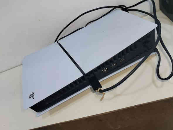 بلي ستيشن فايف سلم واحد تيرة 
جوستك واحد فقط 
العنوان نجف 
ستعمال اقل شهر نضافه 100‎%‎ السعر 650
رقم الهاتف ***********
