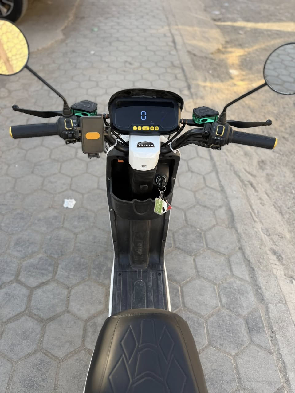 سلام عليكم للبيع دراجه شحن 5 بطاريات
مديل 2026 ستلام جديد R9 حديثه مكفوله ماشه صار 3 ايام من شتريها سبب البيع ماعندي مكان السعر 550 العنون البصره معقل ***********
