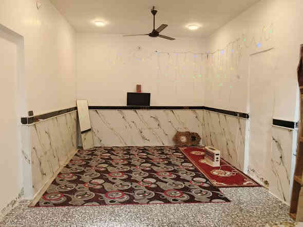 سلام عليكم دار للبيع بل مدثره قرب جامع الامام علي مجاري كهرباء مساحه 200سعر 50ابي مجال نقص غرفه ودوانيه بنيان حديث رقم نتصال***********
