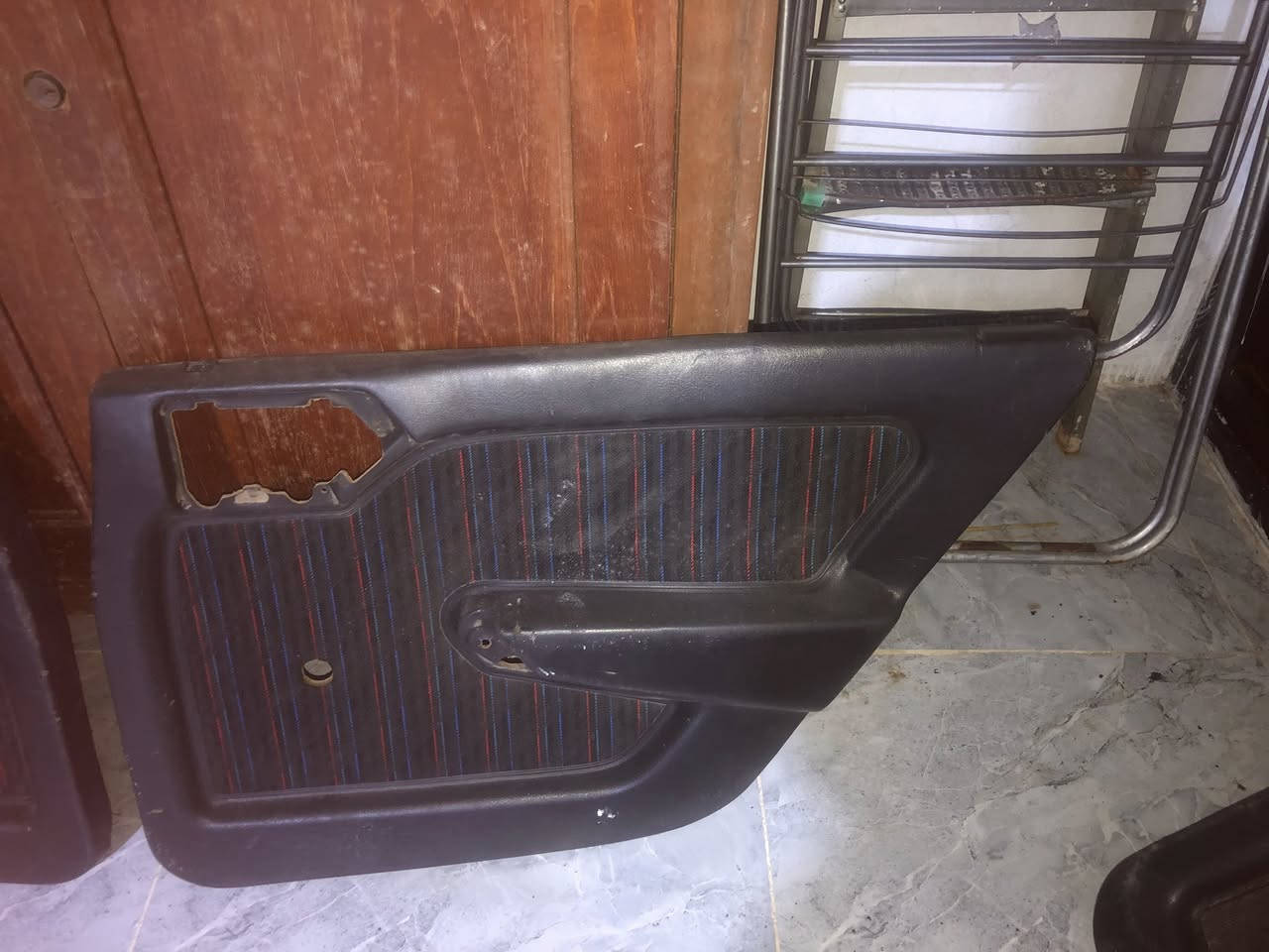 للبيع طقم ناقص جهة السايق سعر100 الف مع طخم ويا كب الماني 200 الف موبايل***********
