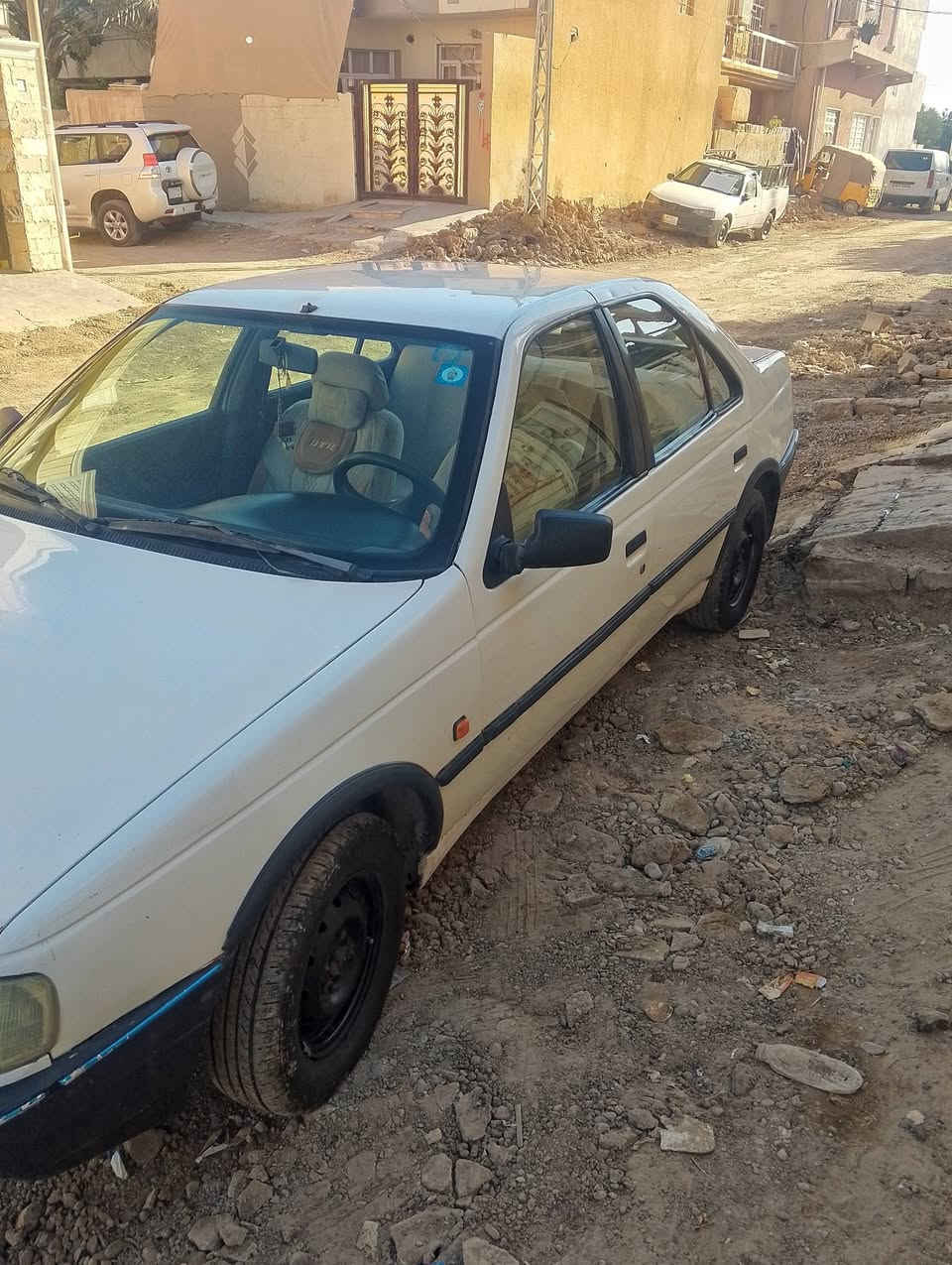السلام عليكم بيجو روى للبيع السيارة بأسمي هزة جديده  محرك جديد تبريد شغال الكير بس الثا لث يفلت السيارة حلوه وجاهزه  السعر 28 وبي مجال  مكان السياره الراشديه حي القدس رقم التلفون ***********
