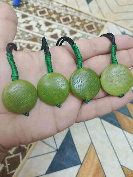 يا الله سلام عليكم اخوان متوفر حجر اليشم قلائد منقوش عليه آيات قرآنية من جهتين ايات الحفض و آيات الشفاء 
جمله و مفرد 
و متوفر خدمه توصيل جميع محافظات العراق 🚚
للاستفسار مراسله الصفحه او الاتصال على الرقم ***********
