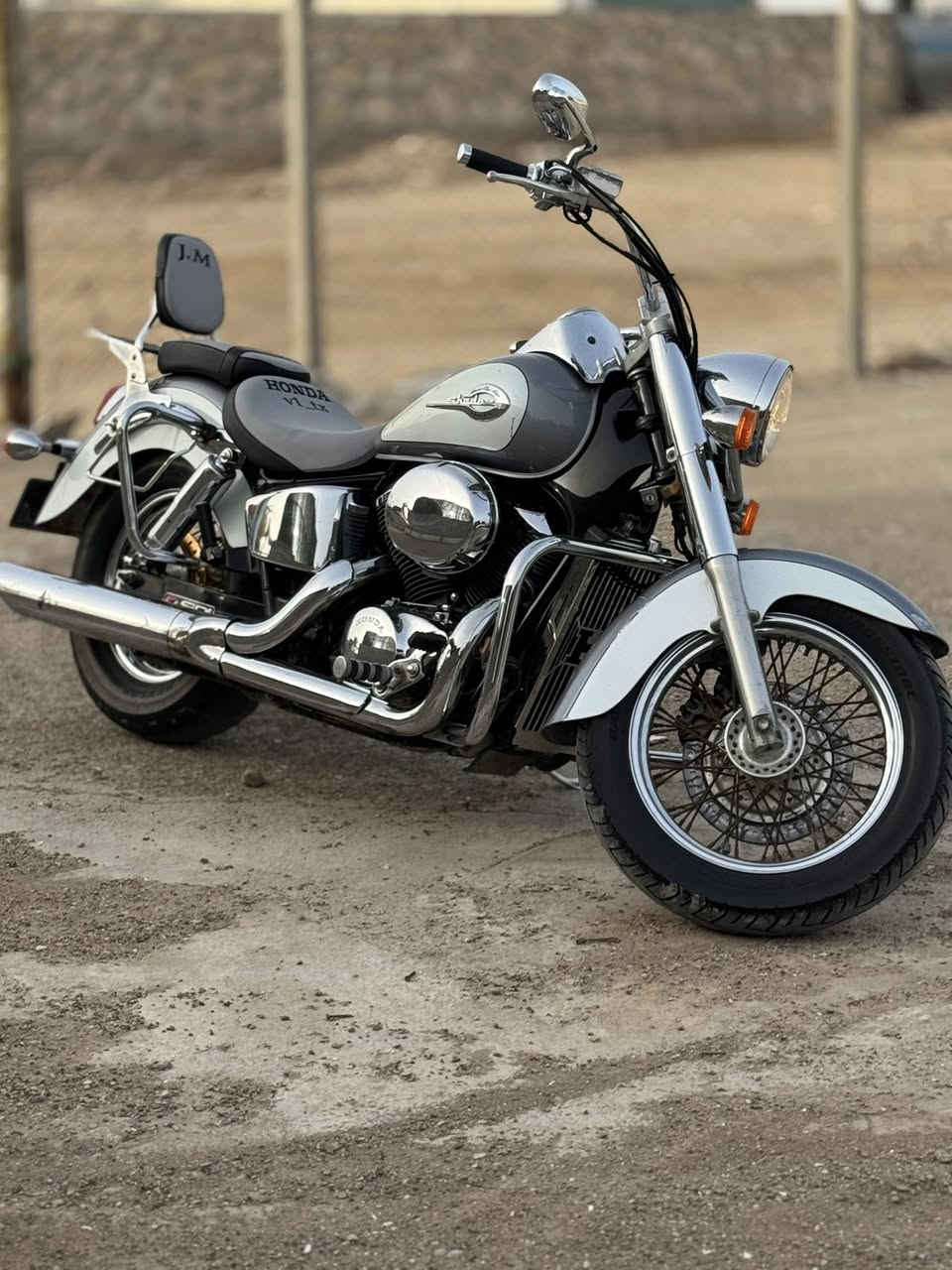 السلام عليكم هوندا شادو 400cc
رقم انكليزي كفالة عامة ماشية 26 بس دراجة جديدة بمعنى  الكلمة دراجة مخزونة سعرها 28$ وبيها مجال بسيط
واسط الكوت
***********
