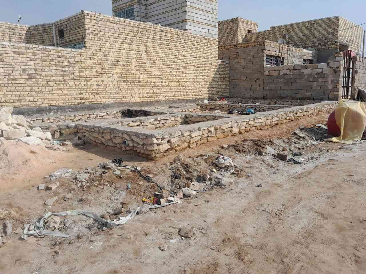 بتلو زراعي حجر ركن مساحه 100 متر نهايه  شارع الوكفه ال بوجاسم قريب كلش عل الشارع العام مقابيل الملعب الخماسي  مسيج بلوك ومرقم وكامل السعر 7 مليون 
***********
