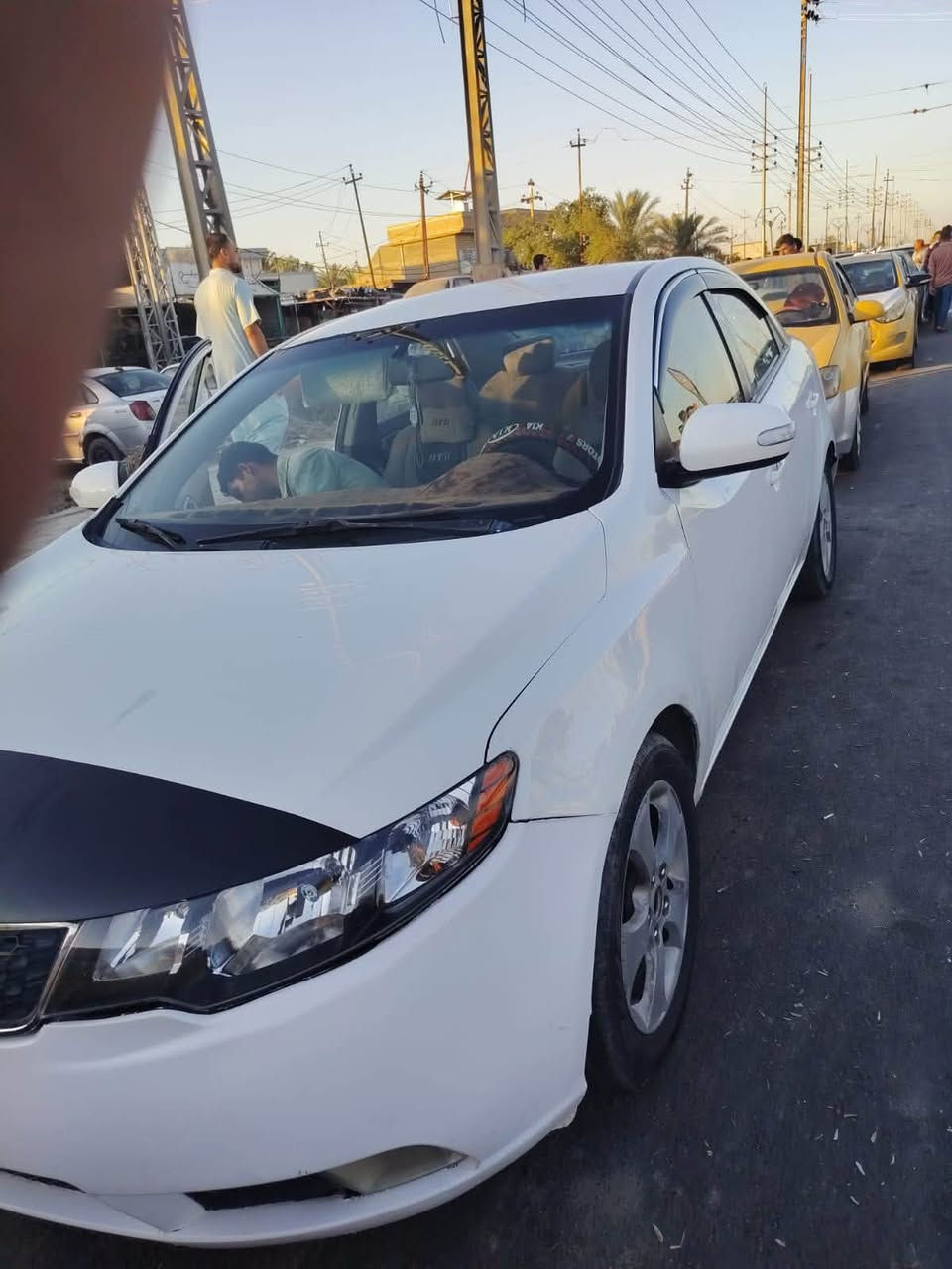 السلام عليكم سيارة كيا سيراتو سيارة حلوة وصافية بيهة بابين  ضرر السعر 80 ورقة وبيهة مجال بسيط مكاني ديالى بعقوبة ما متواجد فيس بس اتصال 
***********
