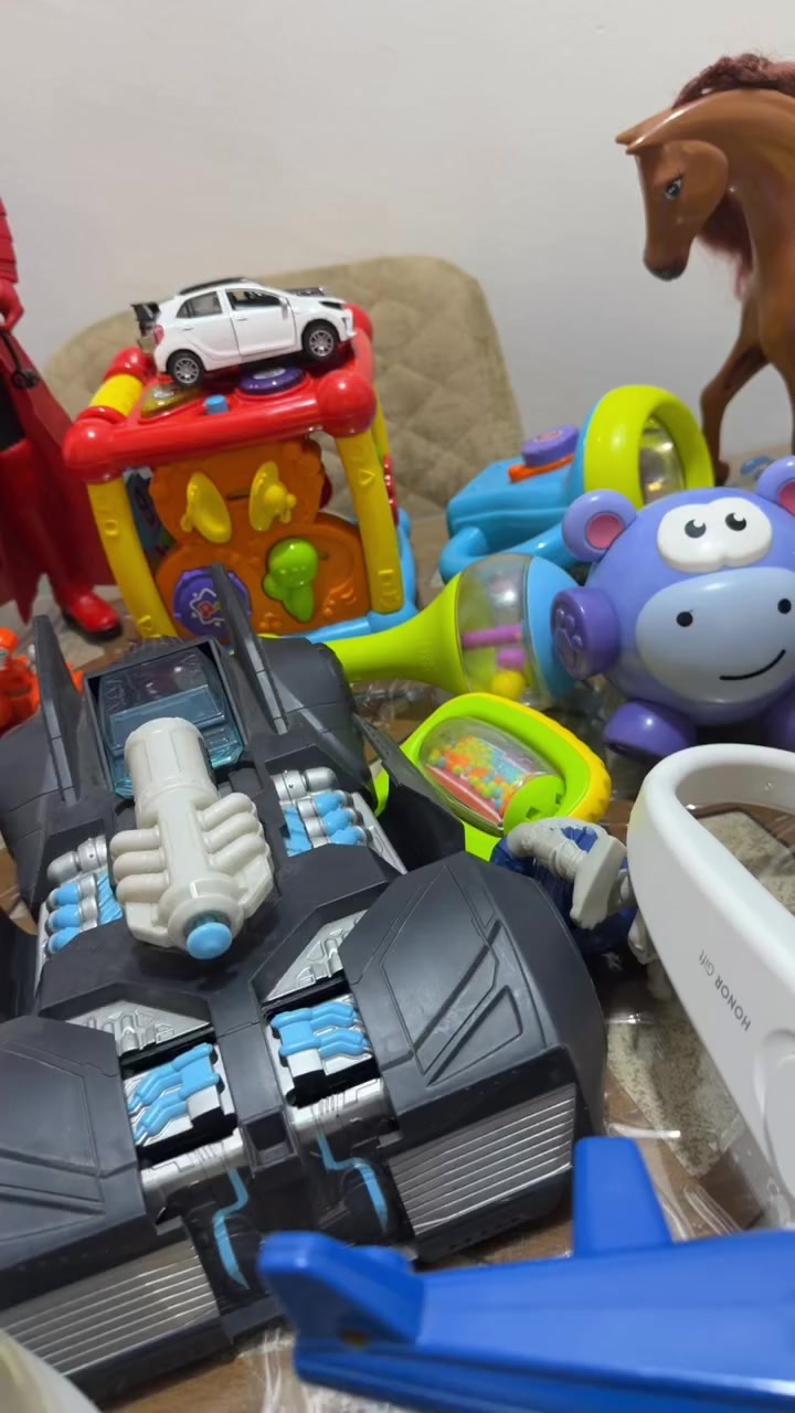 تحية طيبة المقطع جزئين صار والسعر 55 الف مع التوصيل للعلم بعد اكو اغراض تنضاف مع الشلعة مجانآ
وتفيد الي على باب الله لان قطع كبيرة ونضيفة واصلية افضل من الكراتين كلها قطع غير واضحة ..
