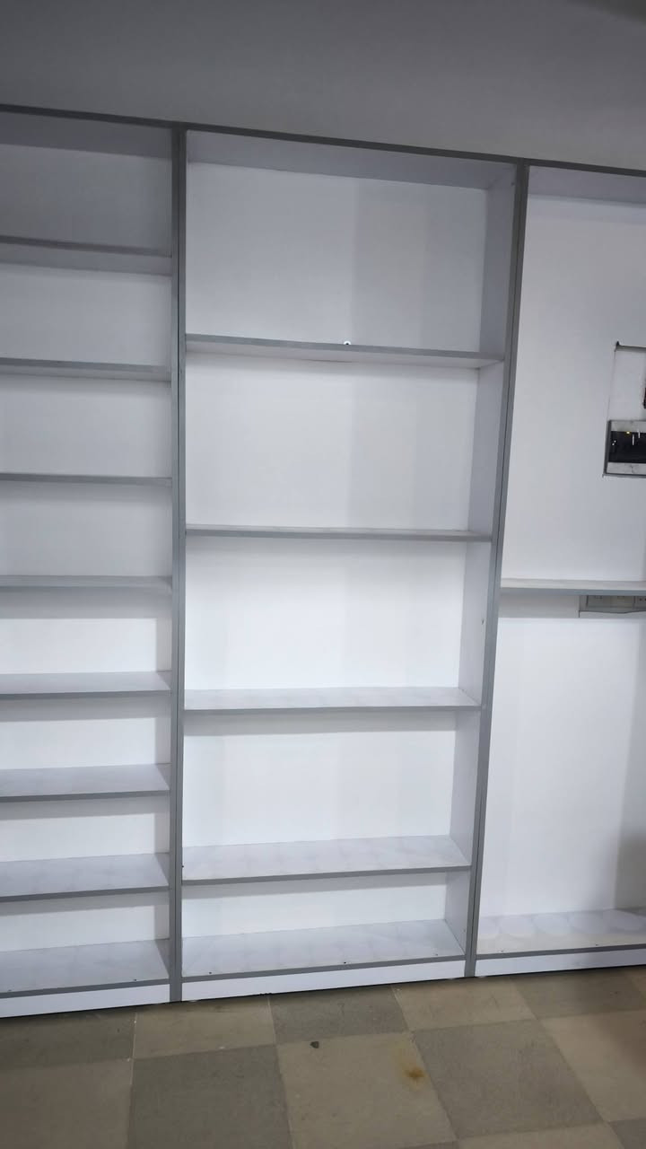 رةفه و ميزي دوكان بو فروشتن نوي لؤك
هةرزان و نوي
18 روز دروستكراوه
(10) رةفي 1 متر پاني 2م و نيو بةرزي
(2 )رةفي 1 متر و پاني بة 2٫80م بةرزي
(2 )ميزي ا مةتر بةرزي» 2 ٫م دريژي
50سم پاني
زم تلفون( *********** )
