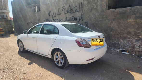 جيلي ام كراند موديل 2013  C7 
السياره كير محرك كورلا جاهزه من كلشي 
تدفئه تبريد كهربائيات شاشه كامره حساسات
رقم الماني ذي قار مشروع وطني السعر 53 وبي مجال حك الجيه
مكان السياره وراعيها بالكوت /واسط ***********
