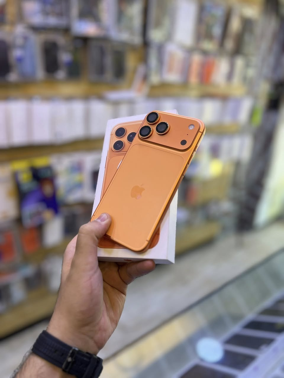 ايفون ١٧ بروماكس 📱ذاكره ٢٥٦ و بطارية ١٠٠٪؜
مشحون ١٨ مرة النظافة✅مية بالمية
سعره مليون و ٨٧٥ ألف و ملحقاته كاملة كلها و بي ضمان هم
العنوان بغداد / البياع / شارع عشرين 
للاستفسار على الرقم ***********
