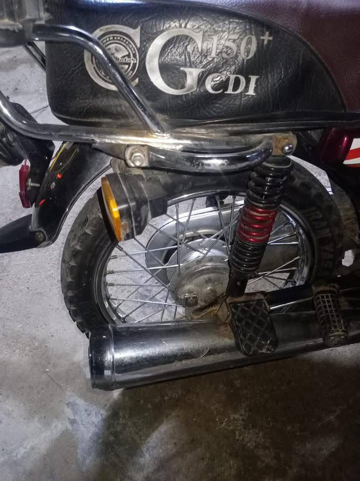 سلام عليكم دراجة تايكر 4 كير موديل 2019 اوراق كاملة اصولية نضيف الكهربائيات شغالة السعر 350 بي مجال مكاني بلدروز للاتصال ***********
