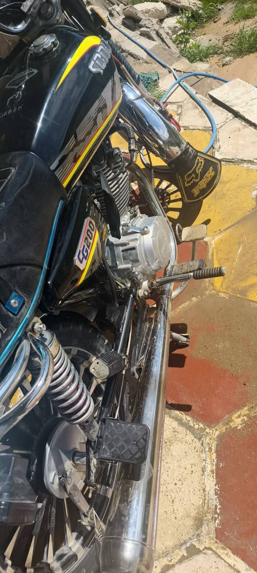 سلام عليكم دراجه للبيع مديل 25 دراجه خير من الله كلشي شغال ماعده البصمه  البصمه وكفت وحدها واني هم لغيتها سعر 750 وبيها مجال حك الجيه كلشي شغال مكان بغداد تقاطع النهروان ***********
