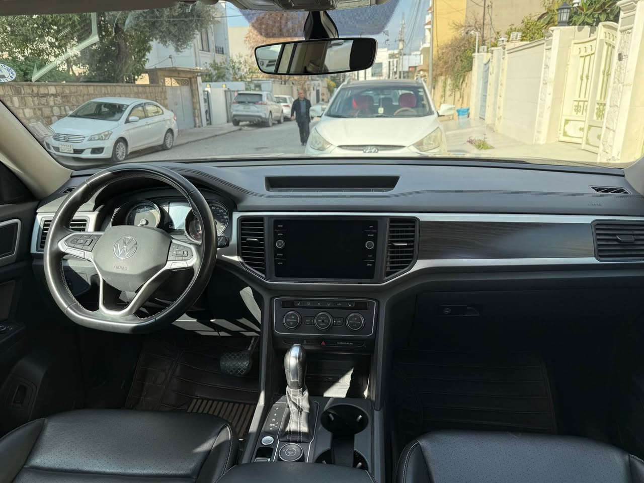 VW Atlas V6 SE 4motion 2021
ئەتڵەس شەس پستن دبل ئەکسل  
شاشە گەورە Eco- normel- sport 
کوشن کارەبایی - گەرم 
حساس پێش و پشت 
ڕادار پێش و پشت 
کامێرای پشتەوە 
سندوق کارەبایی و  شفت 
دوو سویج شەغال 
برێک کارەبایی 
ئاوێنە ڕادار - هیتەر 
چوار جام Auto 
ماوەی ڕۆشتن : 52,000mil
تێبینی : دەرگای دواوەی سایەق سبغە پشت و پێش کەپسە 
نرخ : 262$
0751 145 7511 أربيل, العراق
