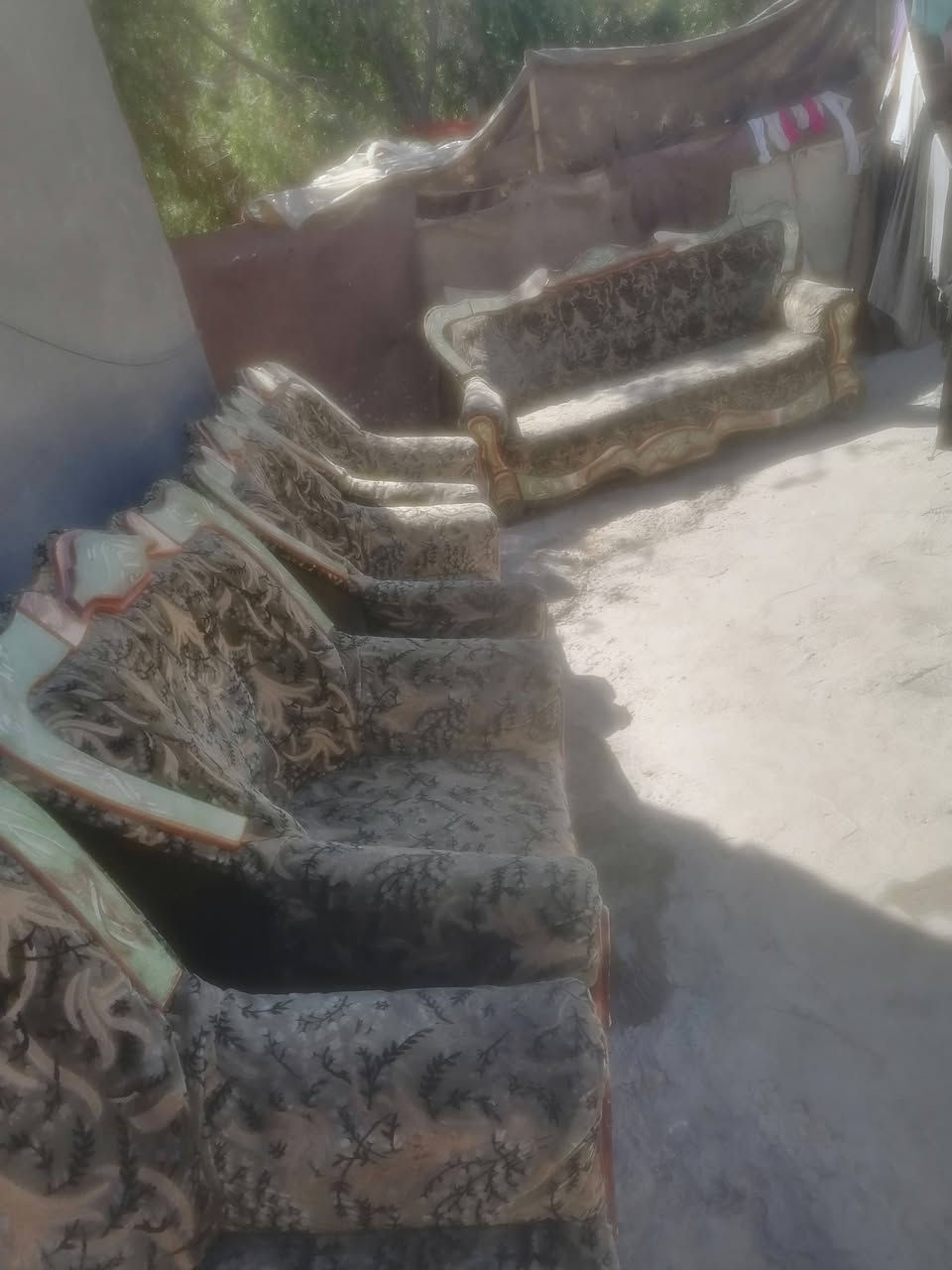 اخون تخم جديد العدد ٦ قطع نضيفه وجديد وكلشي معيزه للبيع مكان حله معميره السعر ب١٧٥ قففل قفل قفل استفسار أكثر ***********
