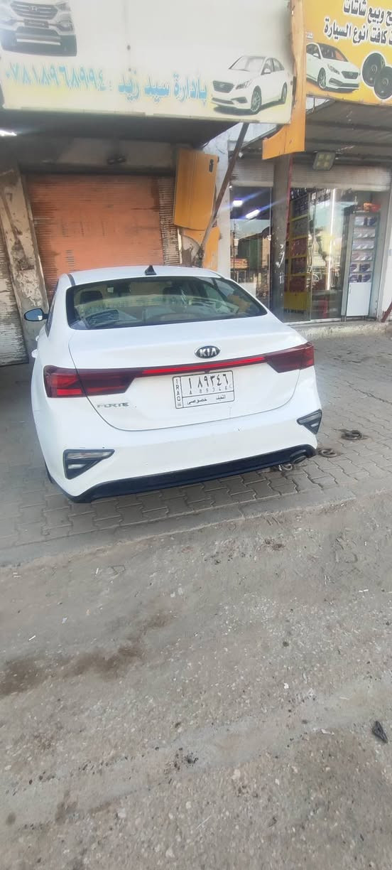كيا فورتي٢٠٢١
مكينه ٢٠٠٠ دوش
كير cvt
اربعه ويل كب بلادي    سبير المنقذ ،،(ويل صغير
رادار امامي 
مثبت سرعه
كامره وشاشه بلادي 
 مانع انزلاق
سياره معوقين  باقي سنه   عليه
*********** النجف, العراق
