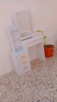 ميز جديد للبيع 07703335252