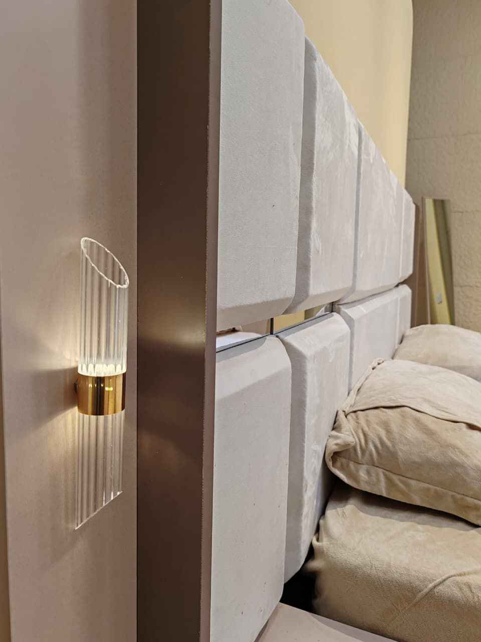 غرفة نوم ناز ابواب 7 قطع معمل اصلي درجة اولى📢

نفس الصورة بالضبط💯
برغي وجوي حديد
سرير جك خزان 
نرمايد هيدروليك 
سكك ثلاث مراحل  
متوفرة بلون كريمي
كنتور 6 باب قياس 225سم✅
ملحق كنتور 2 باب 75سم✅
سرير 180*200✅
كومديات عدد 2✅
ميز تواليت✅
مراة قيافه✅
 
السعر  900 الف 

توصيل بغداد مجانا 
اطراف 20 الف 
محافظات 75 الف

☎️للحجز مراسلة الصفحه او واتساب ***********☎️ كربلاء, العراق
