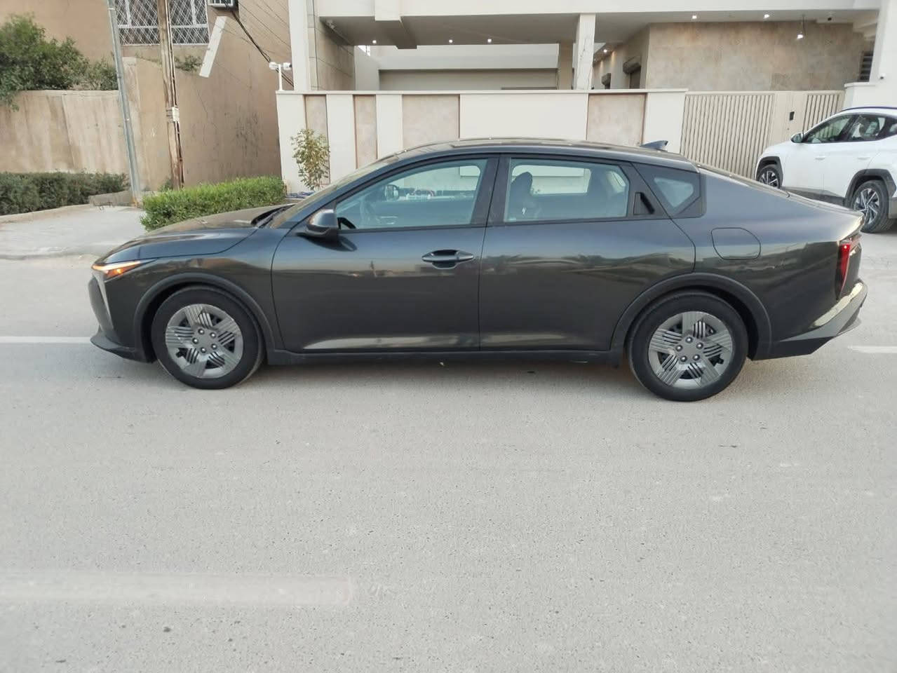 سلام عليكم 
كي فور LS موديل 25

بدون صبغ بدون ايرباك 

مواصفات 
حساسات امامي خلفي
رادار 360 درجه
كامره 
تحديد مسار 
قياده ذاتيه
وضعيات قياده
كشن مخمل
شاشه متصل
اشاره مرئي
اوتو هولد
هند بريك دكمه
تشغيل عن بعد 
العنوان بغداد الكرخ 
 السعر   168
***********
