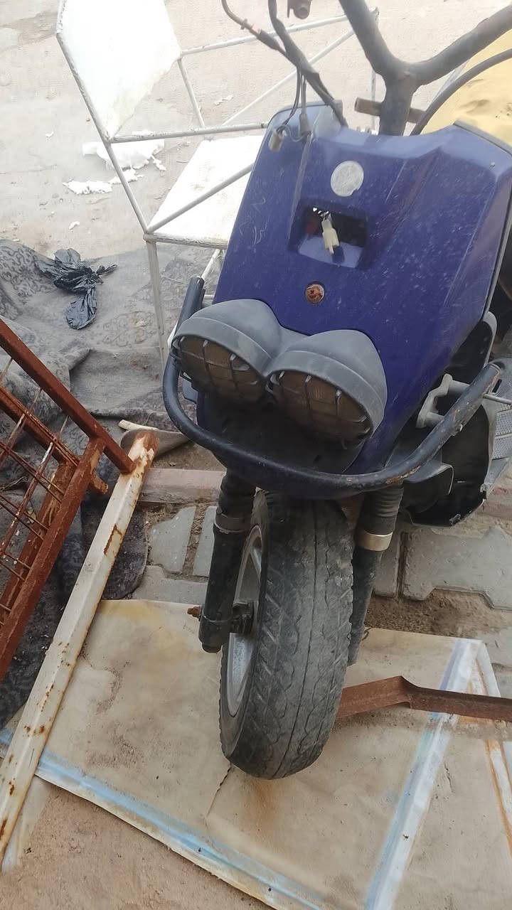 السلام عليكم دراجه جبليه ماادري شسمها للبيع متروكه بس شغاله ***********

