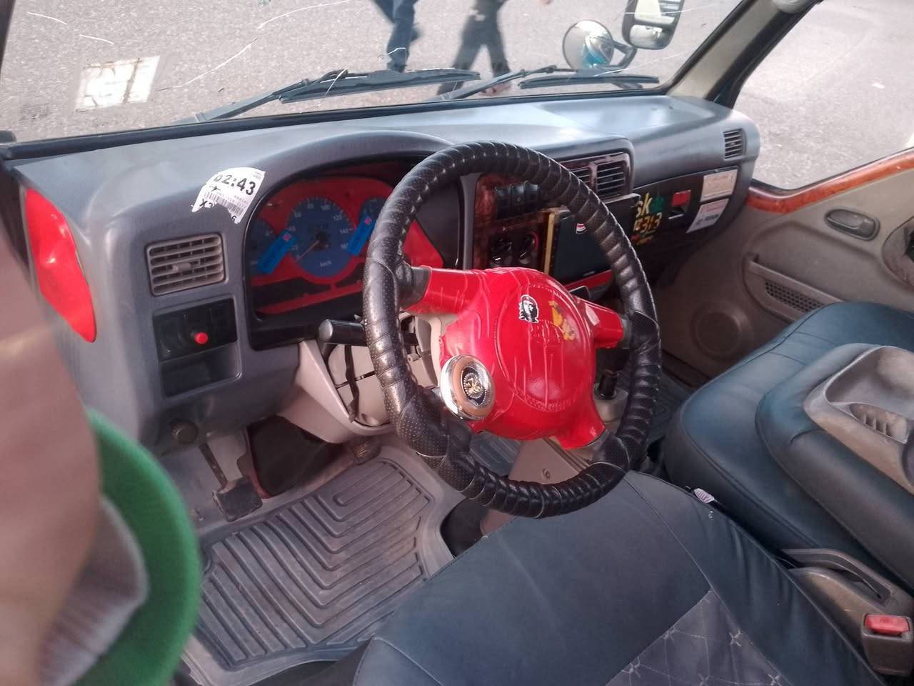 كيا حمل ام عيون موديل 2003 سنويه ما صاقطه قماره ثابت 7جنكال  قماره وربع حاكيه رقم اديالى الماني حصه گاز امعممه على كل المحافظات محرك 3000 مفتوح سياره لاصبغ ولا تكحيل بلادي محرك گير اكسل شاصي بل شرط بل شرط كهربائيات شغاله كيجات اي نقص ماكو مكاني كركوك 
رقم الهاتف *********** متواجد عل نت السعر( 80)
