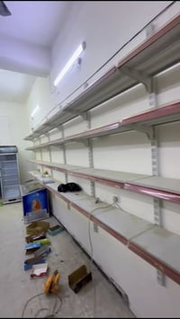 رفوف جدارية البيع 26 متر تركي الاصلي ميكانو ابو جسرين نضافه 100/100 طو...