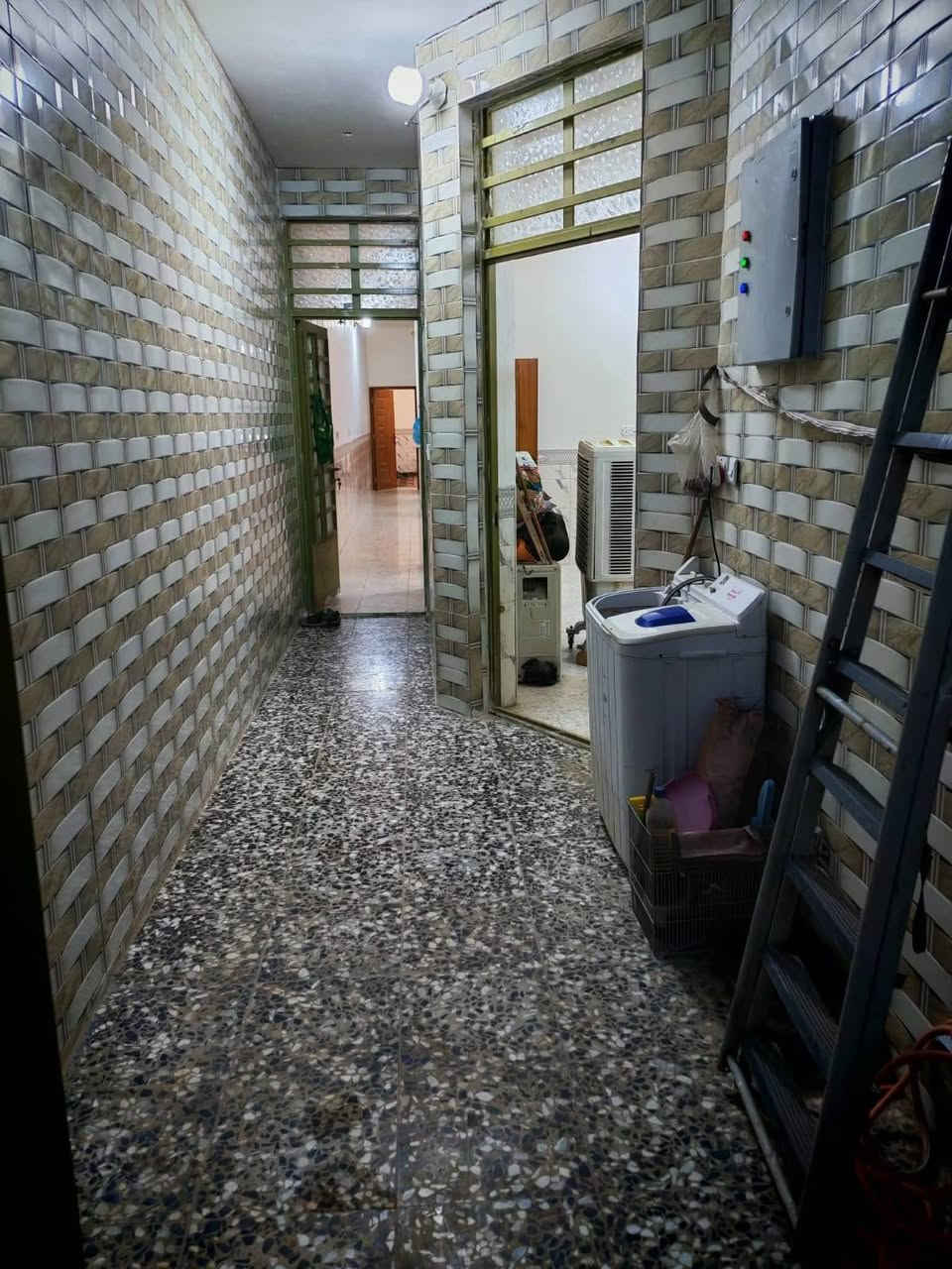 السلام عليكم دار للبيع زراعي بناء حديث طابق واحد المساحة 140 متر واجهة 5 ونص نزال 25 البلديات الضباط خلف الصحفيين حي الامير قرب مدرسة زين القوس خدمات كاملة الاستفسار اكثر الاتصال على الرقم ***********
