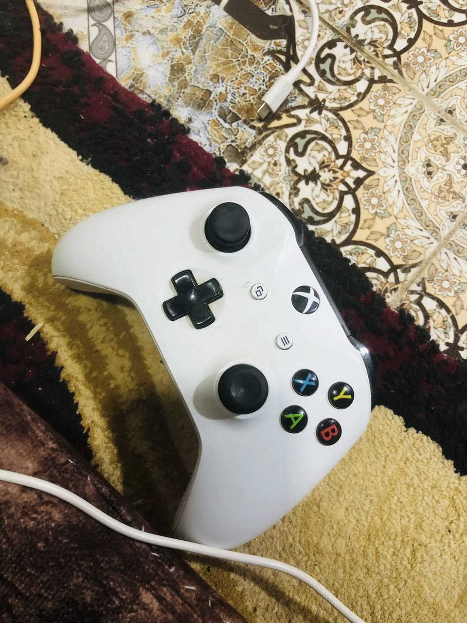 للبيع Xbox one s لوك ستيكر مامفتوح نظيف حيل شغال بيه العاب مملوكة فيفا 25 وفورزا4 وgta 5 ووبعد چثير العاب اذا تريد بس تنزلهن اللي تعجبك الجهاز من الشركة يجي جويستك وحدة بس اني مشتري له جويستك اخرى من افضل الماركات گيم سير سعره بجويستك وحدة مال الشركة ب175 ومع الجويستك الثانية 210 او مراوس آيفون 11 عادي رقم الواتس ***********
