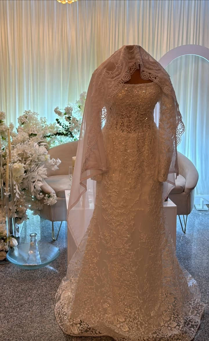 فستان عقد مهر ملبوس ساعتين جديددد يلمع نظيف يلبس من وزن 50 لحد 70 وبي قيطان وهذا تصويري 
سعر البيع 250 
الاستفسار عالخاص


**إذا كنت صاحب هذا الإعلان وتريد حذفه لأي سبب، رجاءا أرسل رسالة إلى الدعم الفني**