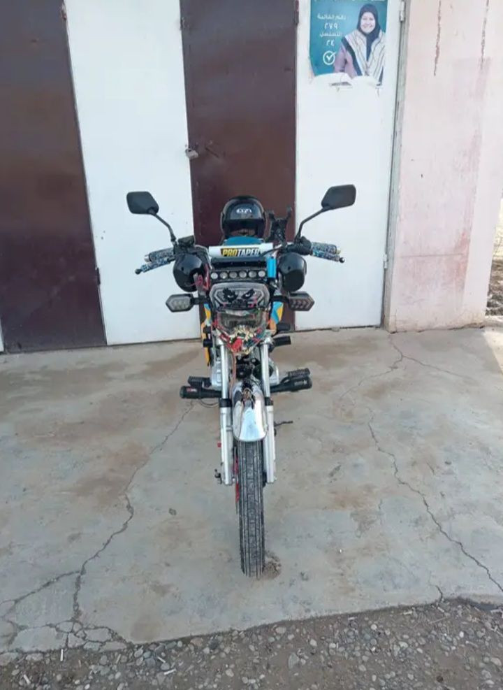 السلام عليكم دراجه أيرانيه للبيع دراجه نضيفه موديل 24 مكاني تكريت  السعر 200 وبيها مجال رقمي ‎‎‎0771 807 7019 @إشارة
