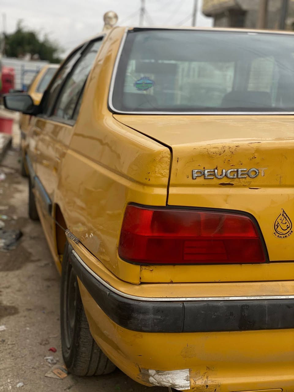 بيجو بارس 2015  السياره مثل ماتشوفون بالصوره حلوه مكينه كير حداده خير من الله مكان السياره ميسان سعرهه 38 وبيهه مجال سنويه صاقطه 21 هئيه وغرامات عليه رقمي ***********
