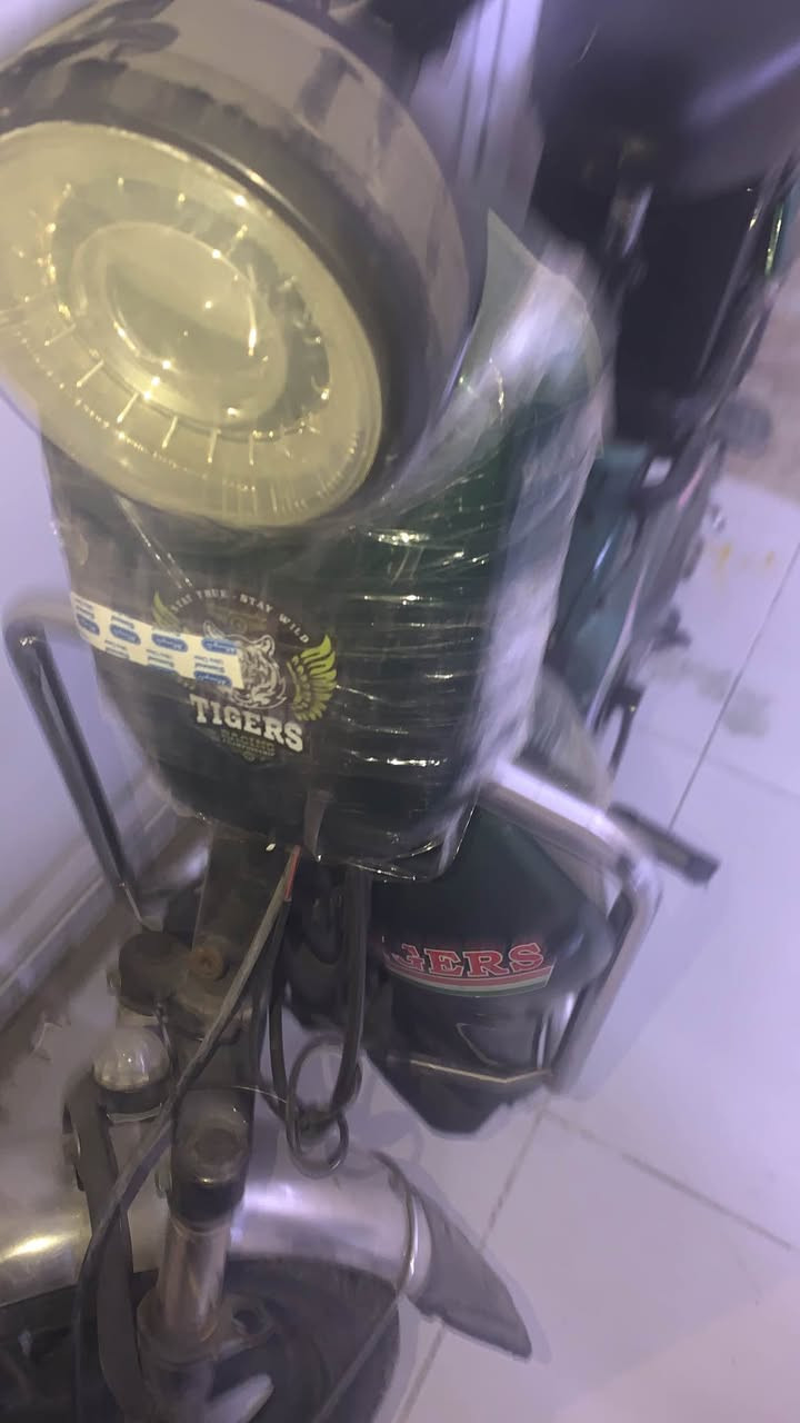 دراجه للبيع  كلشي بيها مكفول تحتوي ع أربع بطاريات وأربع سرعات شحنها كلش حلو فقط الكفر الأمامي مكسور بنقل السعر ١٧٥ وبيها مجال عنوان هولير نوى Singapore


**إذا كنت صاحب هذا الإعلان وتريد حذفه لأي سبب، رجاءا أرسل رسالة إلى الدعم الفني**