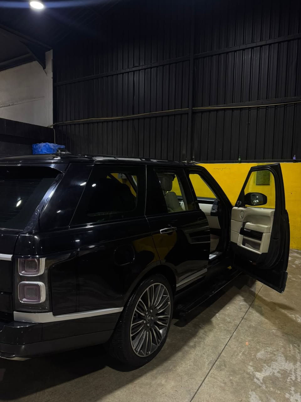 للبيع او لمراوس حسب القناعه رانج روفر خليجي وكاله سردار 2013
محدث 2021 
بانزين 8 سلندر سوبر 

فول مواصفات اعلئ فئه بلرانج 

رقم سليمانه تحويل او وكاله 

بيها صبغ جاملغ خلفي شبرين فقط من دون معجون او فتح 

مكان السيارة البصره للاستفسار اكثر ***********
