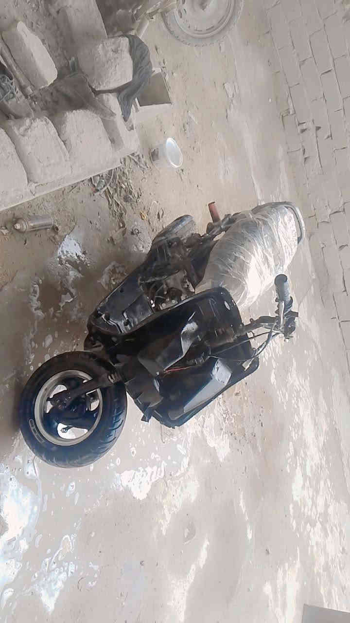 السلام عليكم
دراجه فراشه 
مكينه اول فتحه الهه 
تايرات جدد 
البصره الزبير 
السعر 200
***********
