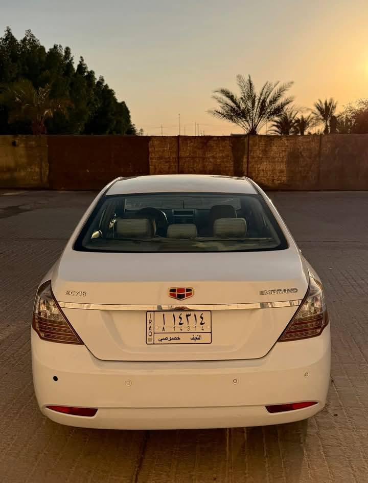 السلام عليكم
جيلي امكراند c7 موديل 2012
رقم السيارة نجف السعر 60 ورقة وبيه مجال 
محرك 1800 نظيف ناعم جدا
كير ومحرك على وضع الشركة ماملعوب بيهن
فتحة سقف + اشاير مري
تبريد ثلج
بيه جاملغ عكس السايق بارد
والباب الي يم السايق صبغ بسيط 
لغد وشاصي مكفول
سيارة نظيفة كلش غراضه كله على وضع الشركة نقصه بور ستيرن فقط

مكاني بغداد الدورة البوعيثة
للاستفسار ***********
