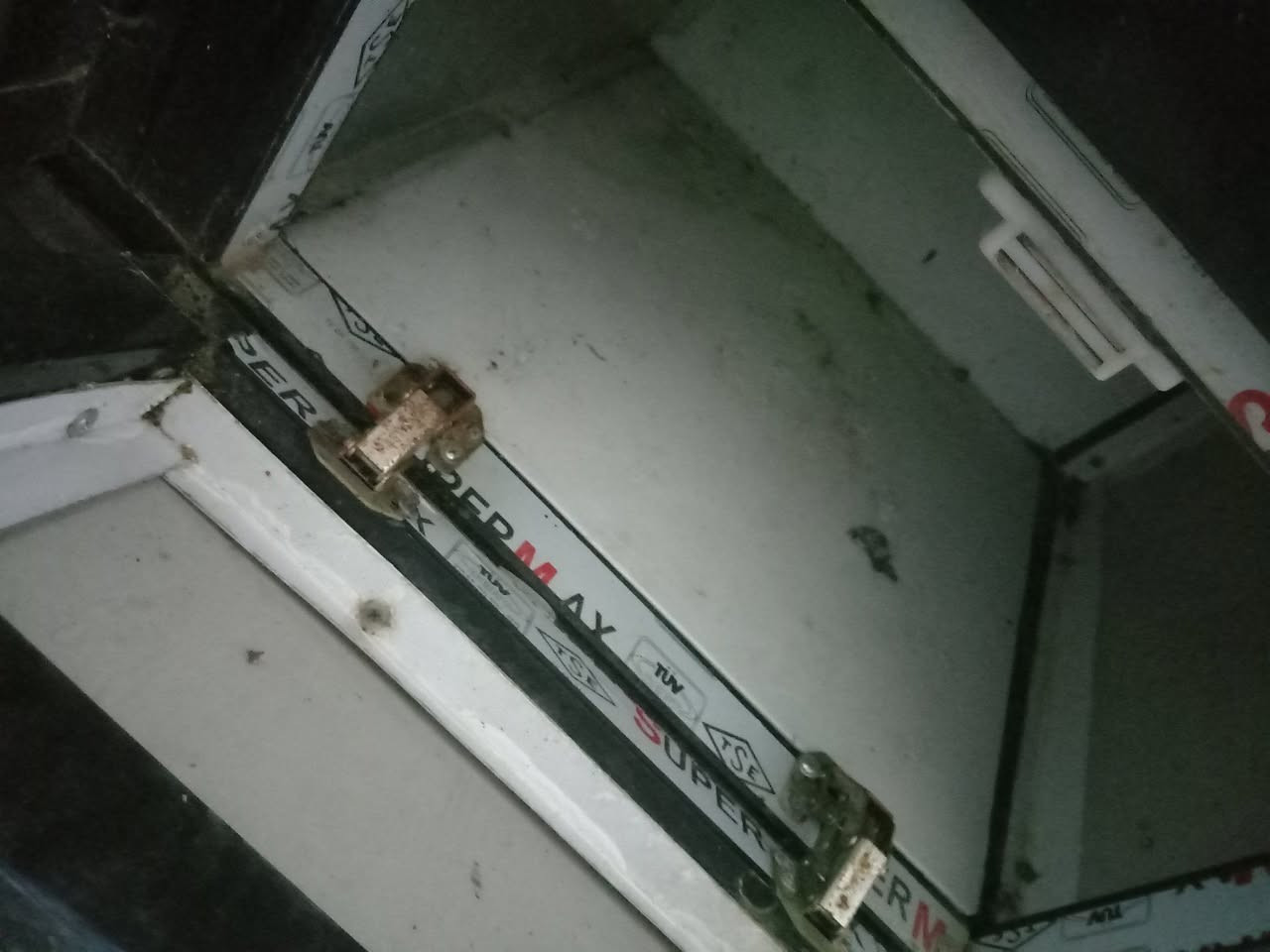 سنك وملحق متر ونص تزكام ٧٠ قفل بدون عمله المكان حله *********** واتساب
